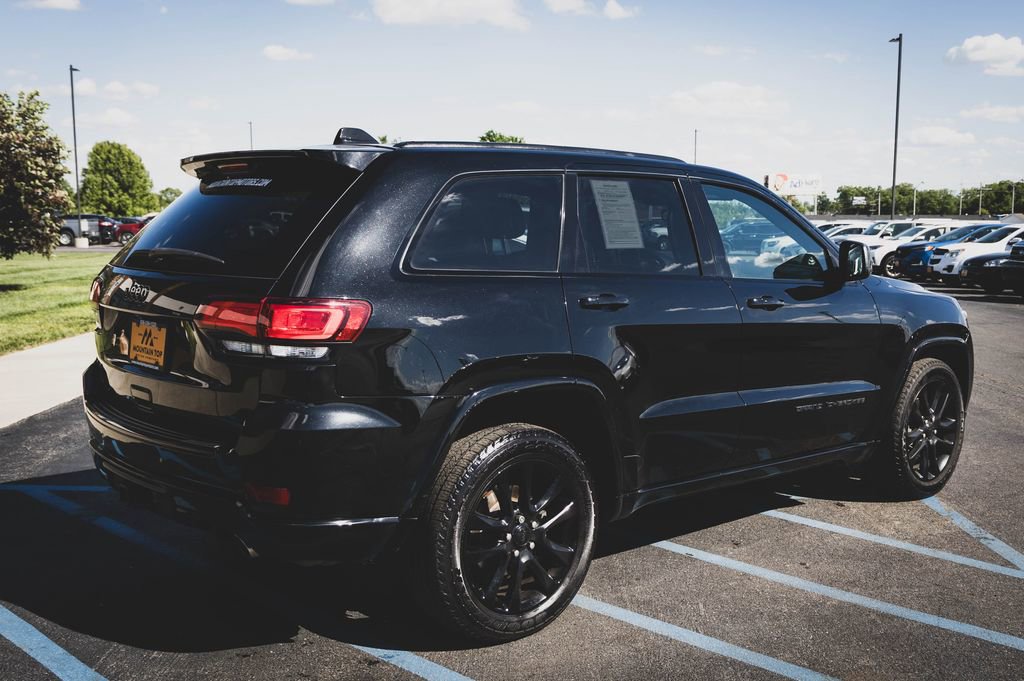 Used 2018 Jeep Grand Cherokee Altitude AWD/4WD image 9