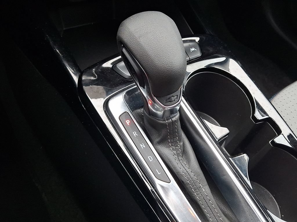 Used 2025 Chevrolet Trax LT FWD image 17