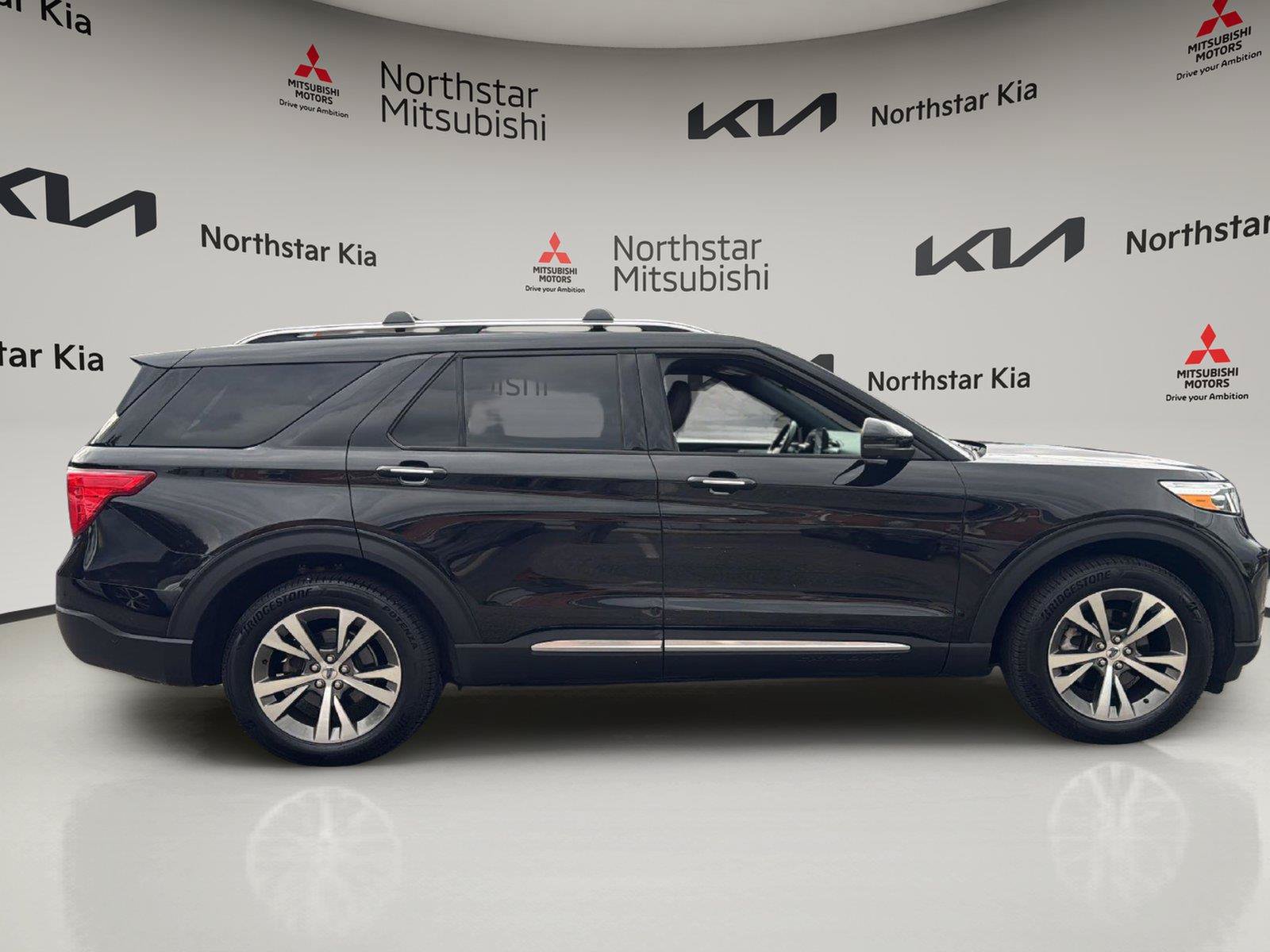Used 2020 Ford Explorer Platinum w/ Premium Technology Package AWD/4WD image 8