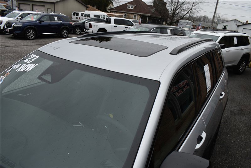 Used 2023 Jeep Grand Cherokee L Laredo AWD/4WD image 9