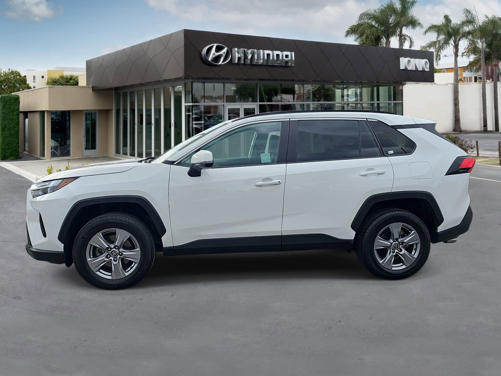 Used 2023 Toyota RAV4 XLE AWD/4WD image 6