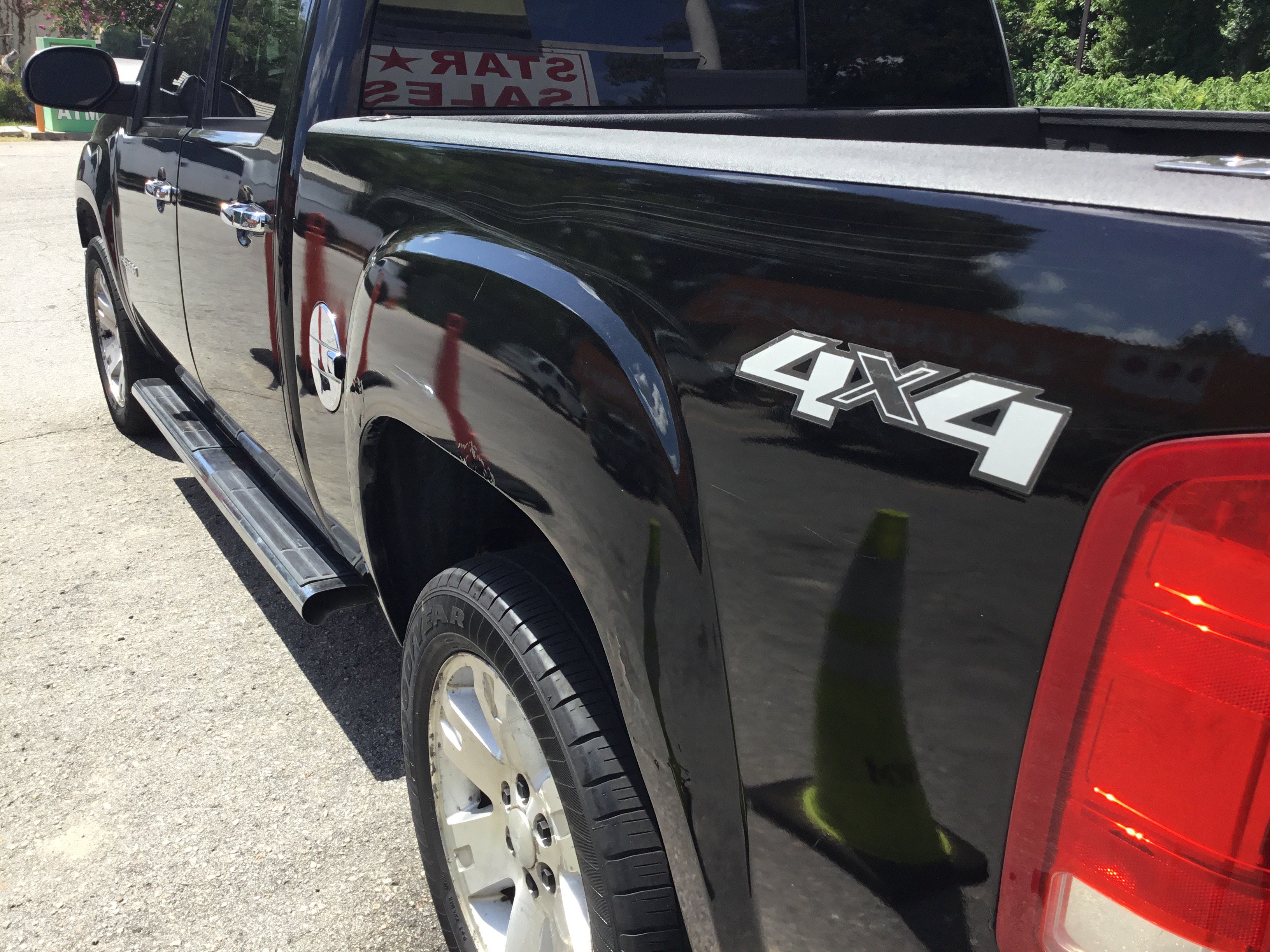 Used 2007 GMC Sierra 1500 SLT w/ Entertainment Package AWD/4WD image 7