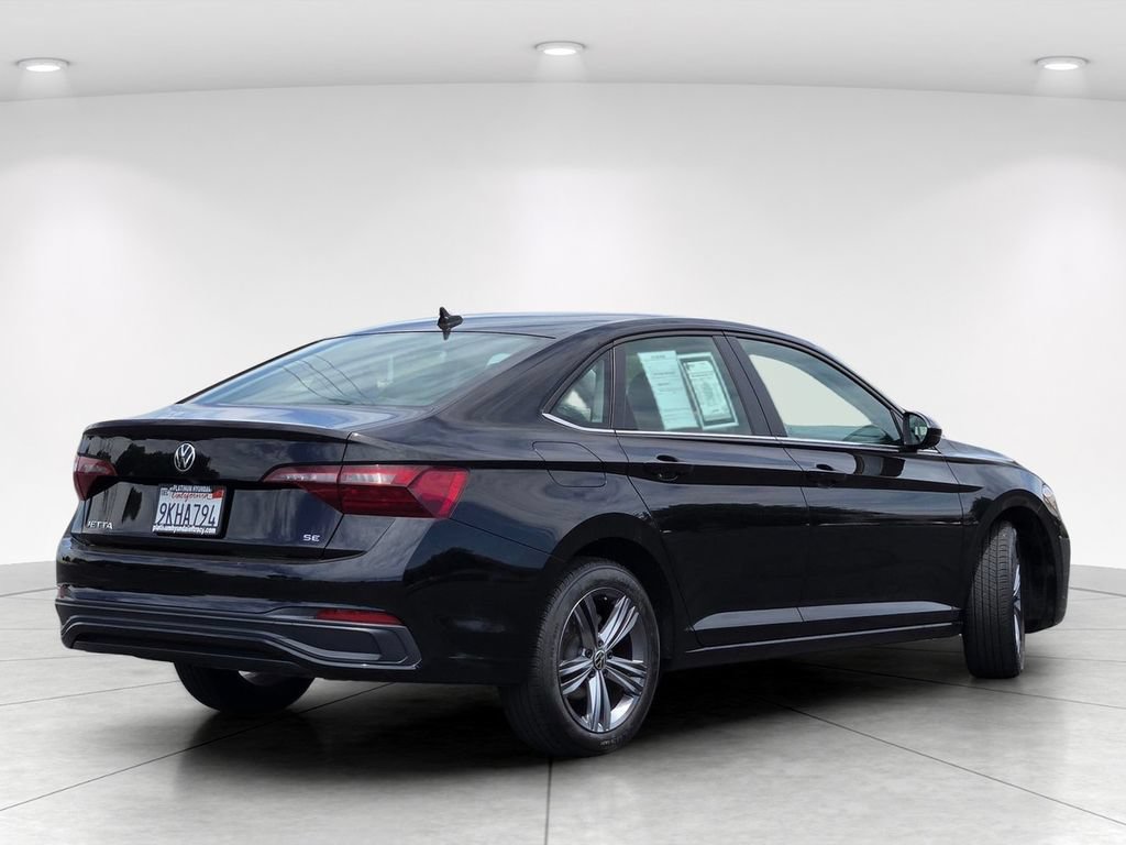 Used 2024 Volkswagen Jetta SE FWD image 4