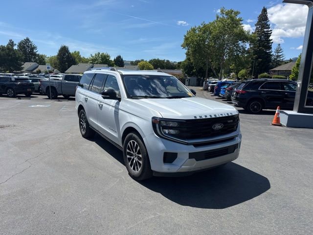 Used 2025 Ford Expedition Platinum AWD/4WD image 3