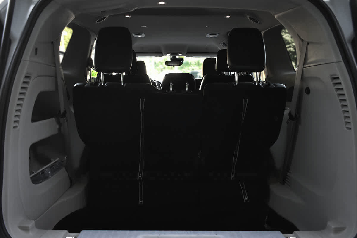 Used 2023 Chrysler Pacifica Touring-L FWD image 7