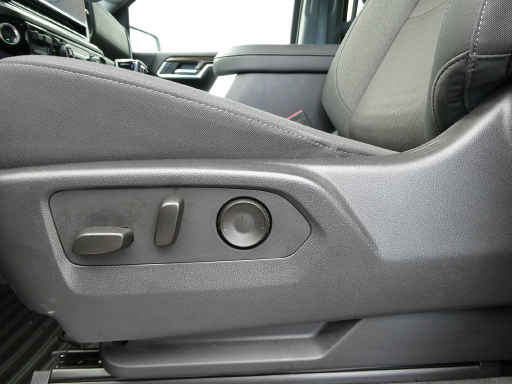 Certified 2025 Chevrolet Silverado 1500 LT AWD/4WD image 26