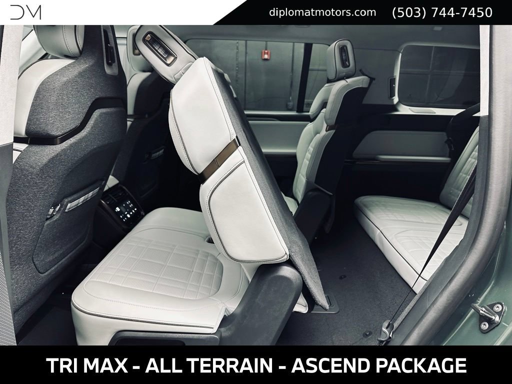Used 2025 Rivian R1S Premium AWD/4WD image 25