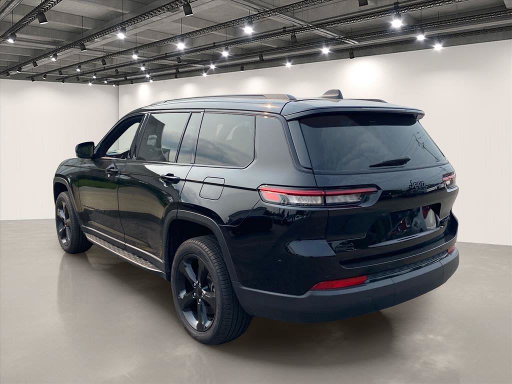 Used 2025 Jeep Grand Cherokee L Limited w/ Black Appearance Package AWD/4WD image 5