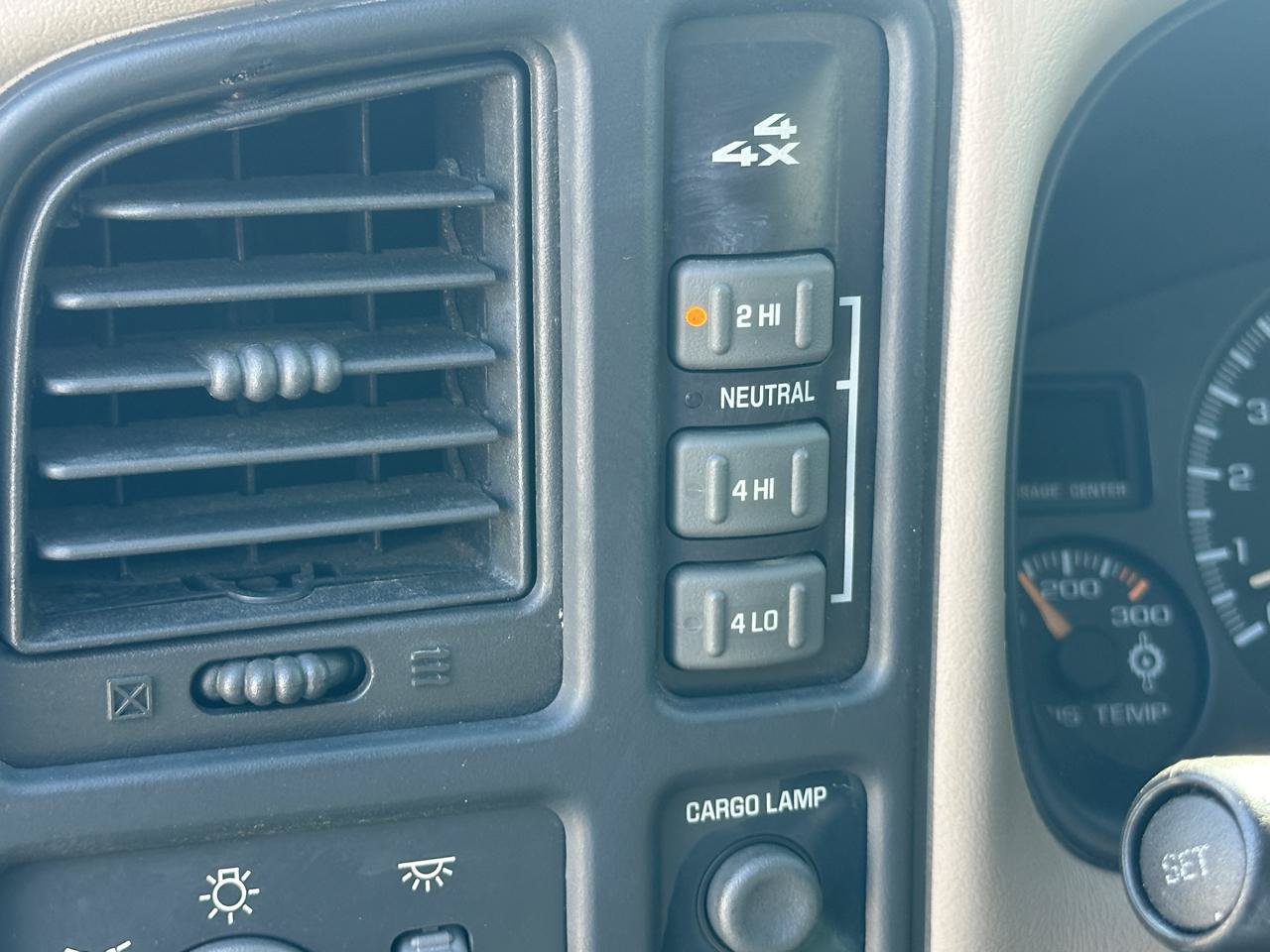 Used 2002 Chevrolet Silverado 2500 LS w/ Electrical Convenience Pkg AWD/4WD image 32