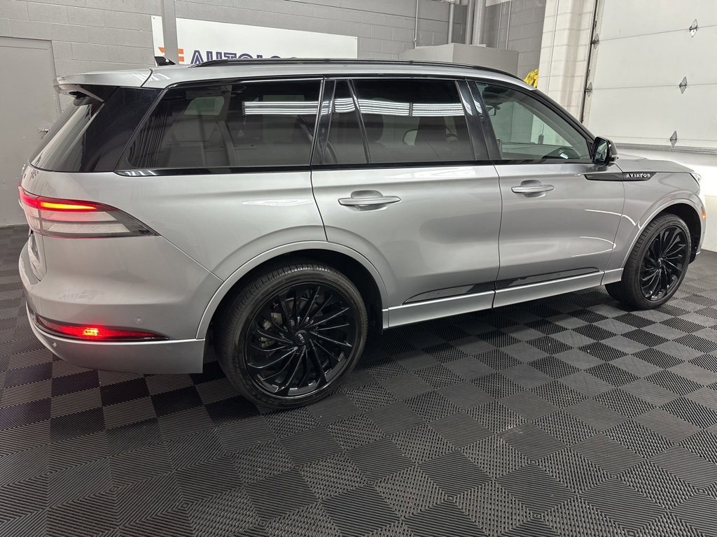 Used 2023 Lincoln Aviator Reserve w/ Equipment Group 201A image 10