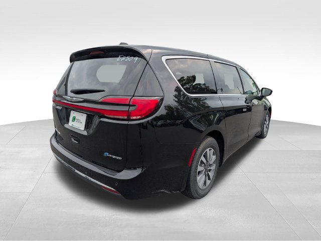 Used 2024 Chrysler Pacifica Limited FWD image 7