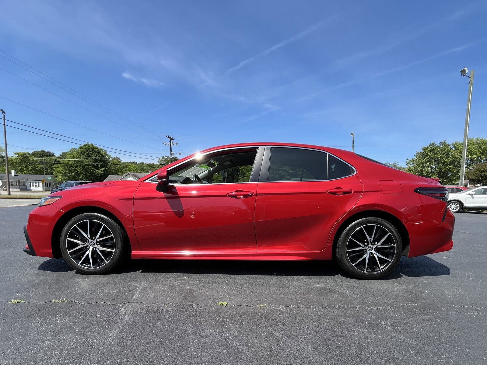 Used 2022 Toyota Camry SE FWD image 22