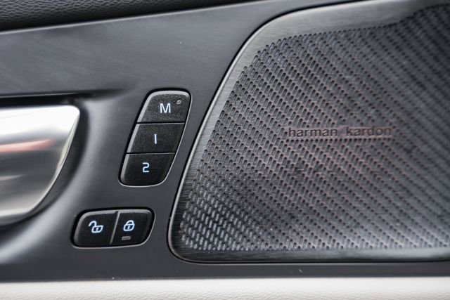 Used 2022 Volvo XC60 T8 Inscription w/ Advanced Package image 39