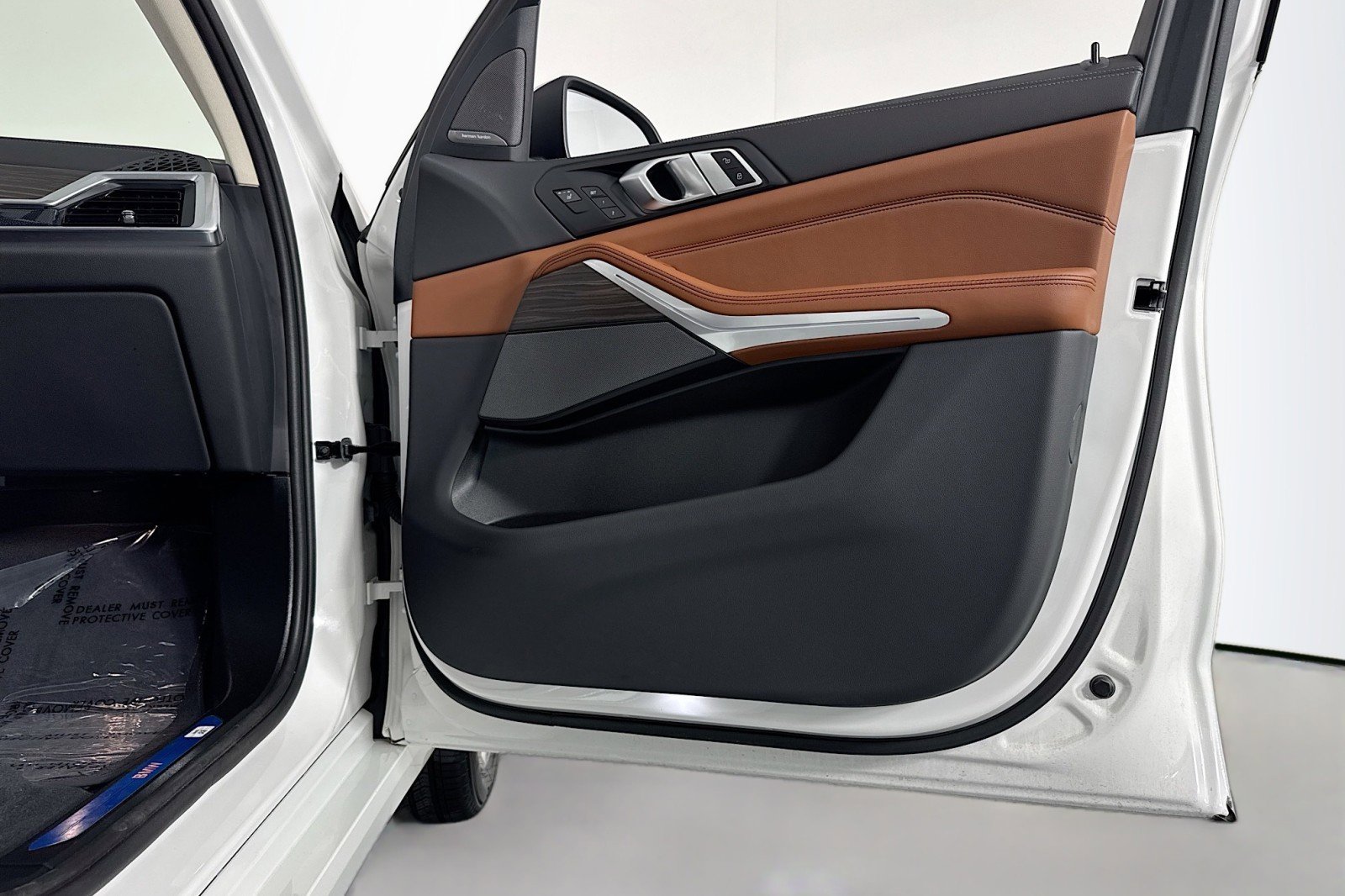 Used 2024 BMW X7 xDrive40i w/ Executive Package image 25