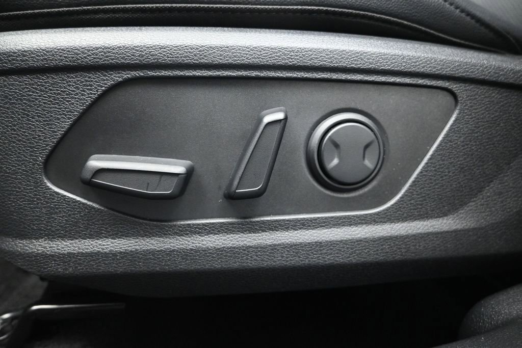 Used 2025 Kia Sportage EX FWD image 11