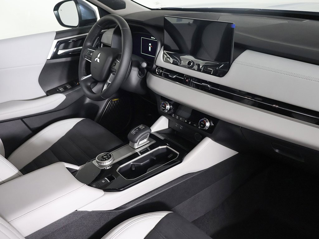 New 2026 Mitsubishi Outlander SE image 31