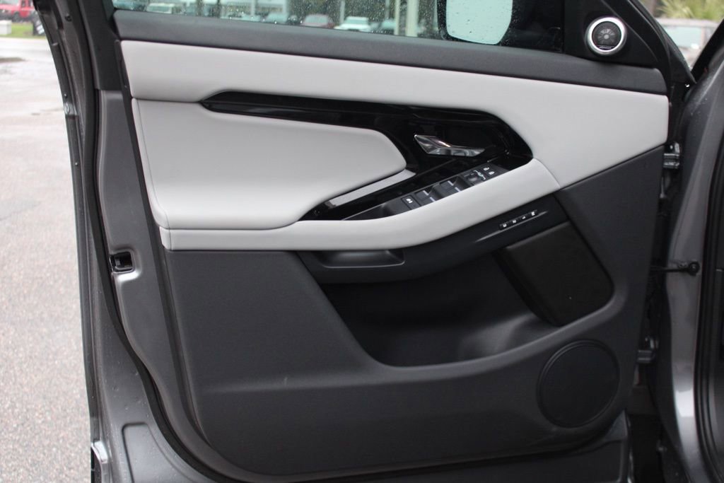 Certified 2026 Land Rover Range Rover Evoque Dynamic SE image 11