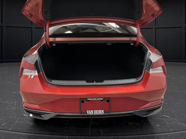 Used 2021 Hyundai Elantra Limited image 15