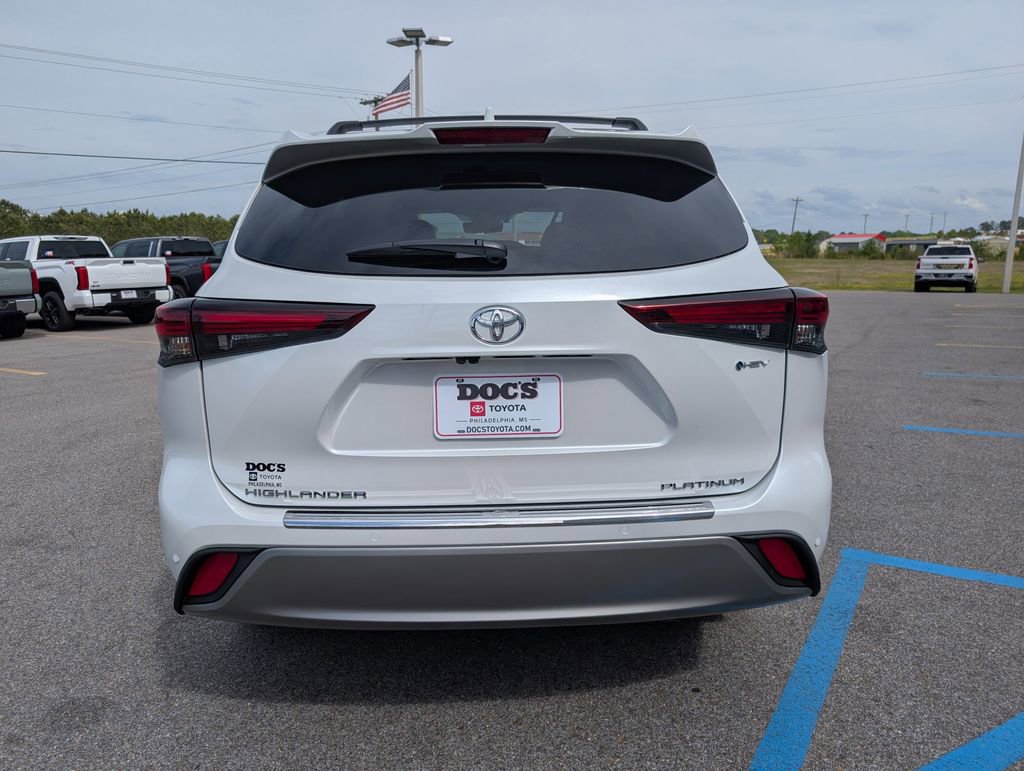 New 2026 Toyota Highlander Platinum image 4