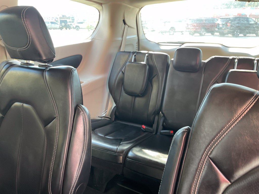 Used 2024 Chrysler Pacifica Touring-L FWD image 13