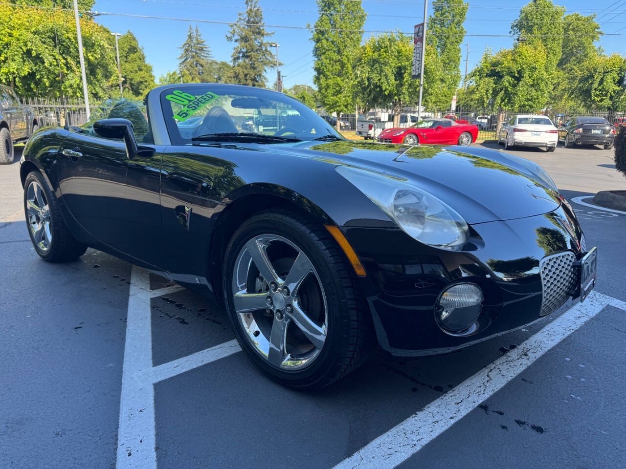 Used 2006 Pontiac Solstice Convertible w/ Premium Package RWD image 9