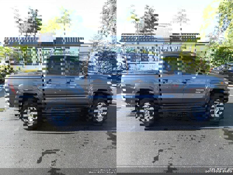 Used 2014 Toyota Tacoma PreRunner w/ SR5 Package image 2