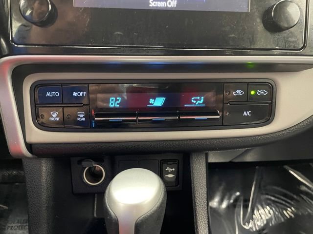 Used 2017 Toyota Corolla LE w/ Carpet Mat Package (TMS) FWD image 6