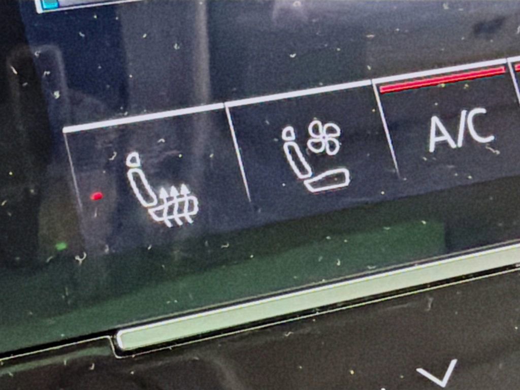 Used 2025 Audi Q8 Premium Plus image 22