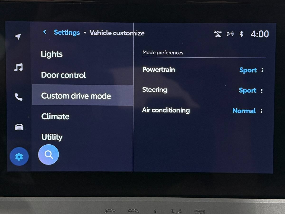 Used 2025 Toyota Prius LE FWD image 22