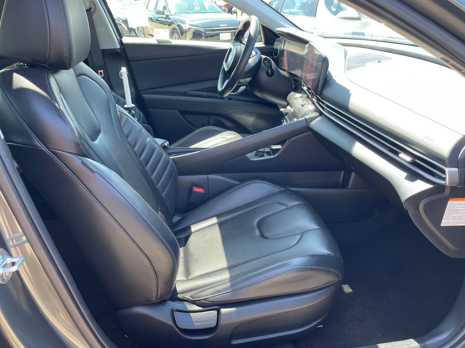 Used 2025 Hyundai Elantra Limited image 38