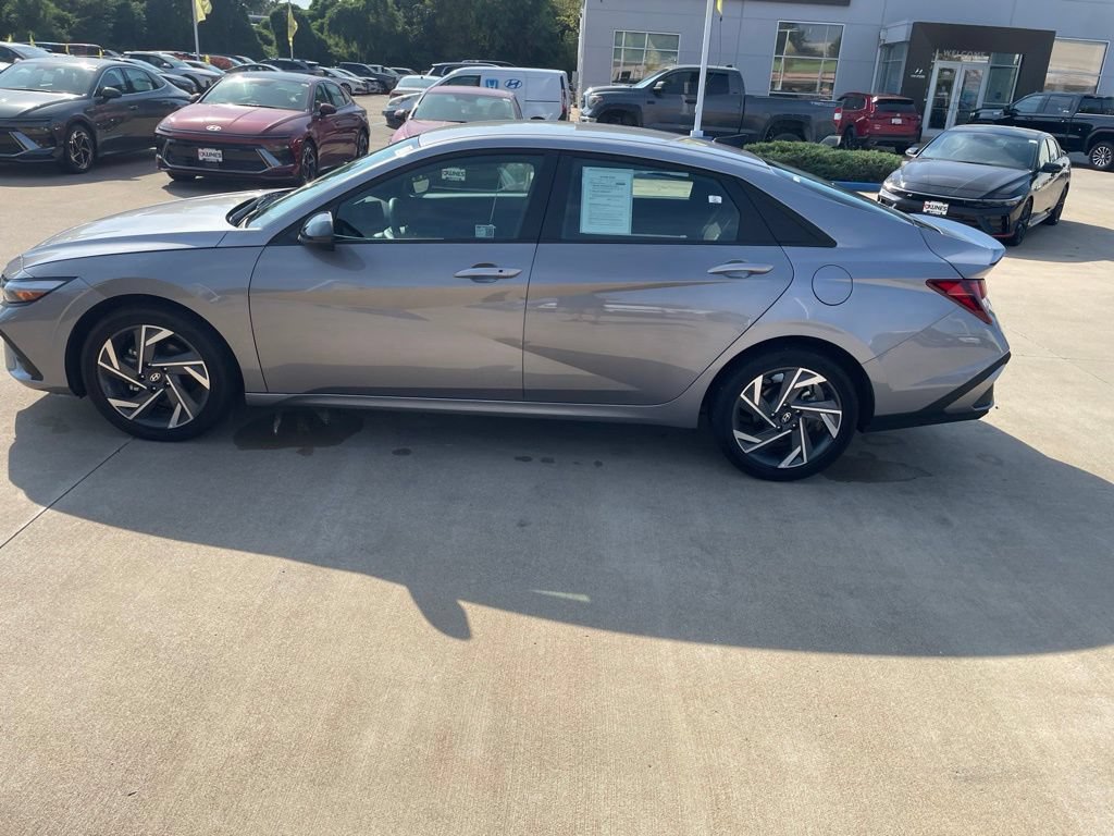 Used 2025 Hyundai Elantra Sport w/ Cargo Package FWD image 8