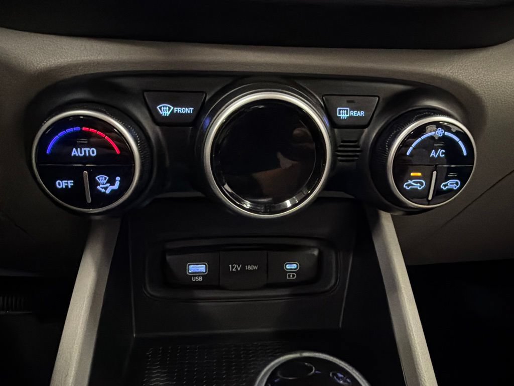 Used 2023 Hyundai Venue SEL FWD image 22