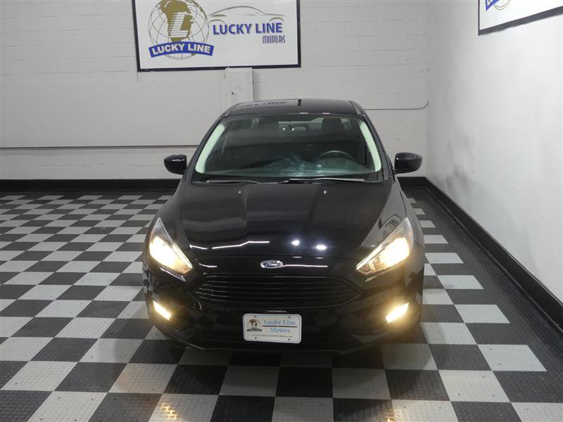 Used 2018 Ford Focus SE w/ SE Appearance Package image 3