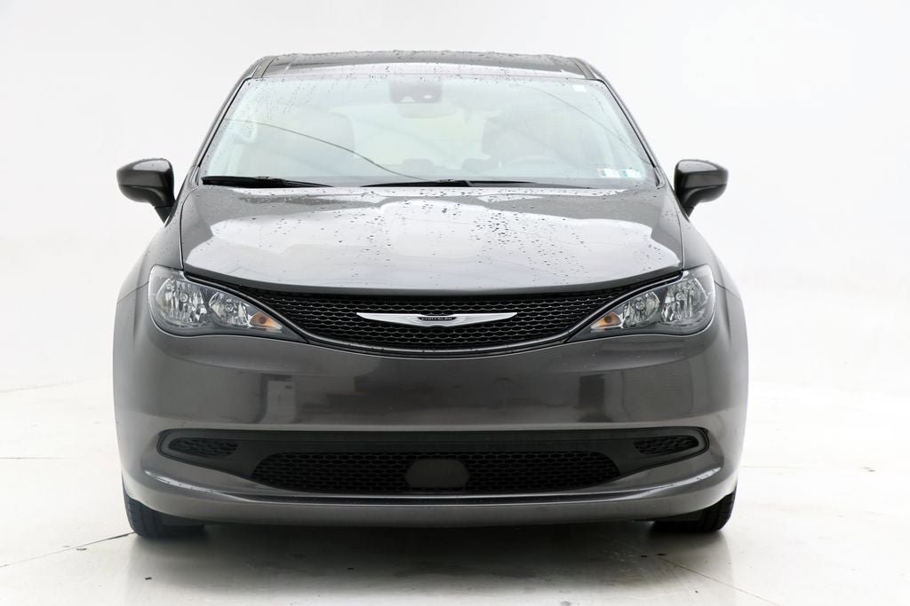 Used 2023 Chrysler Voyager LX FWD image 4