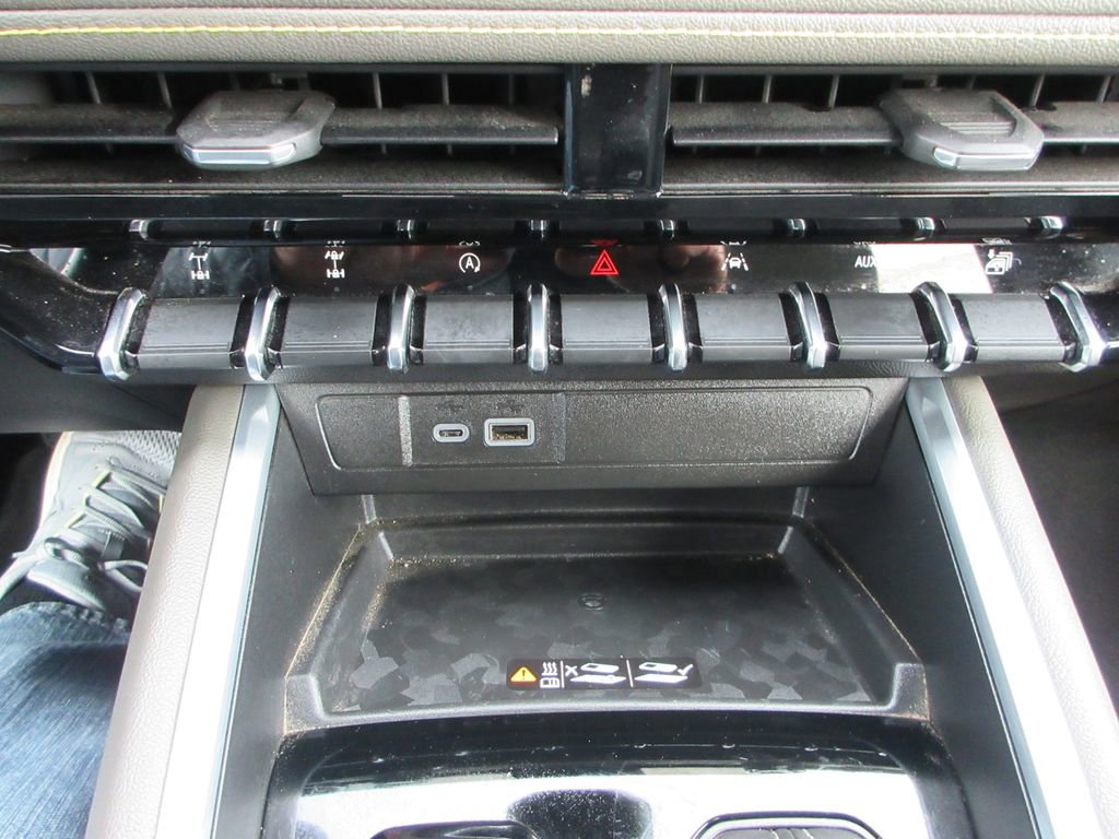 Used 2025 Chevrolet Colorado ZR2 w/ Technology Package image 34