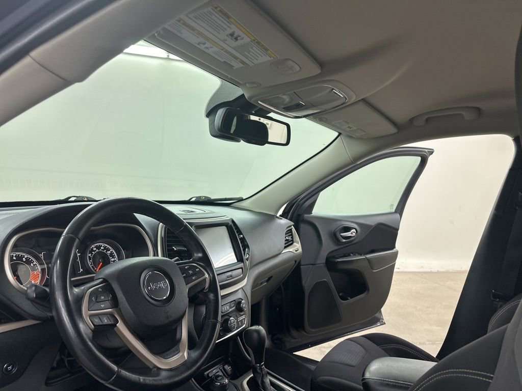 Used 2015 Jeep Cherokee Latitude w/ Comfort/Convenience Group image 30