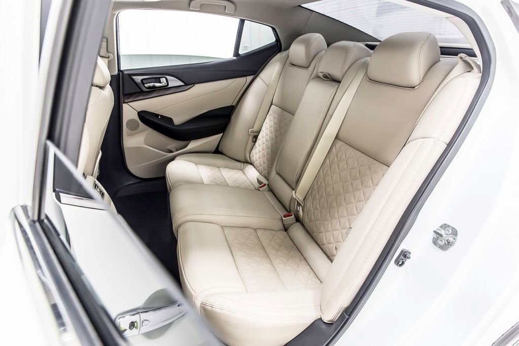 Used 2018 Nissan Maxima Platinum image 32