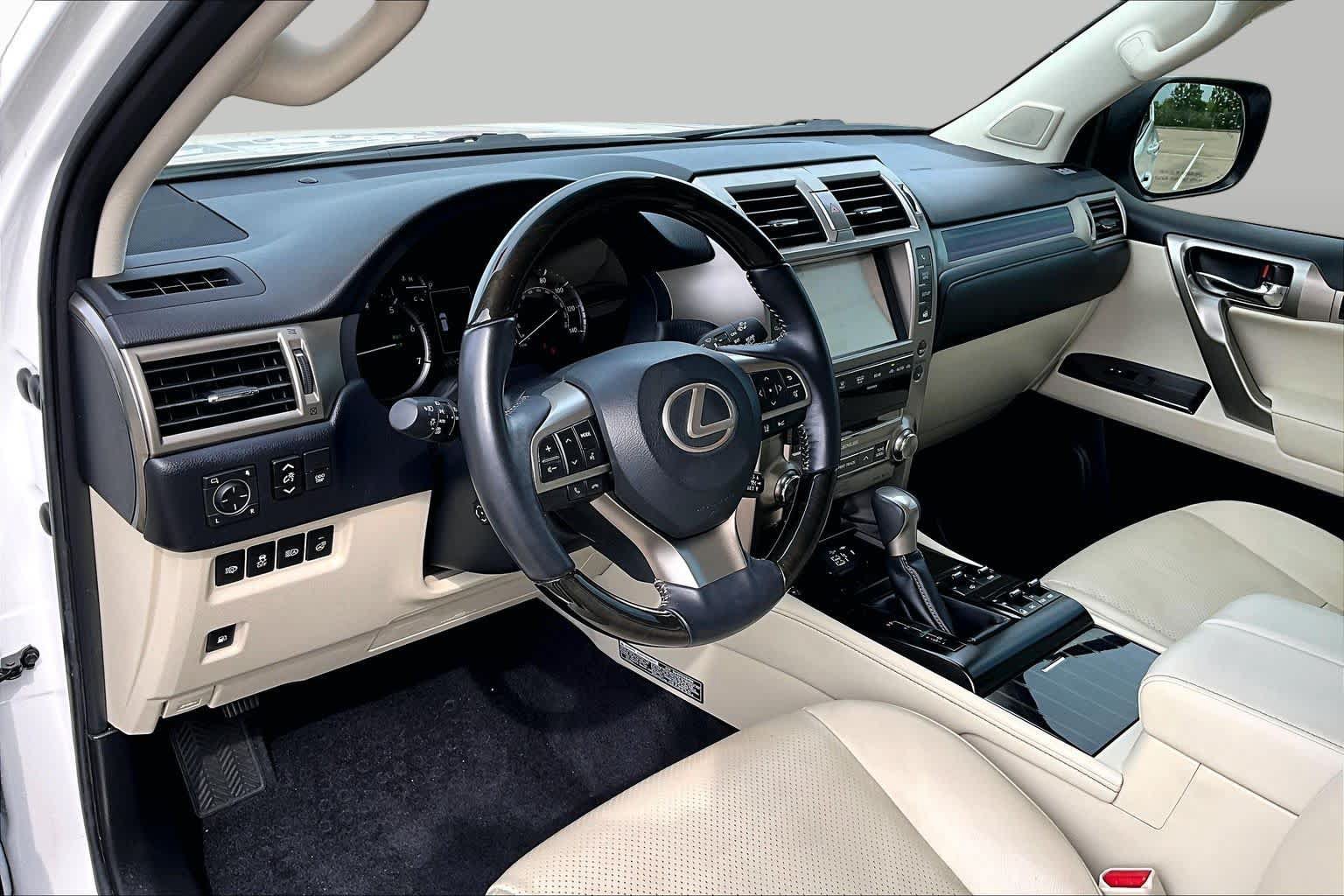 Used 2020 Lexus GX 460 Luxury w/ Accessory Package AWD/4WD image 18
