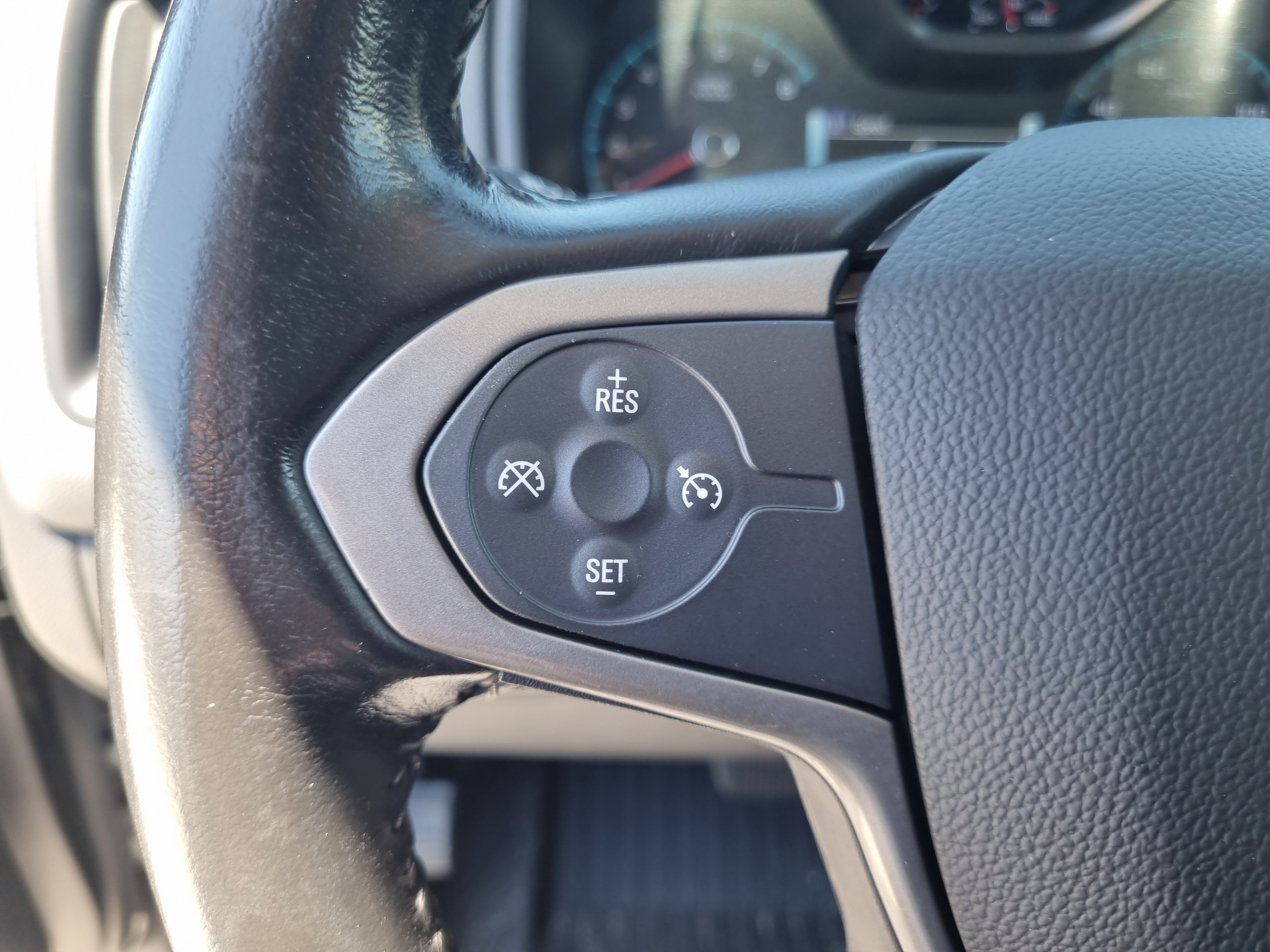 Used 2018 Chevrolet Colorado Z71 w/ Z71 Midnight Edition AWD/4WD image 23