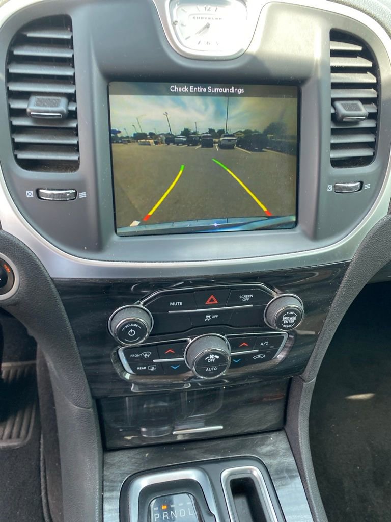 Used 2018 Chrysler 300 Touring L RWD image 8