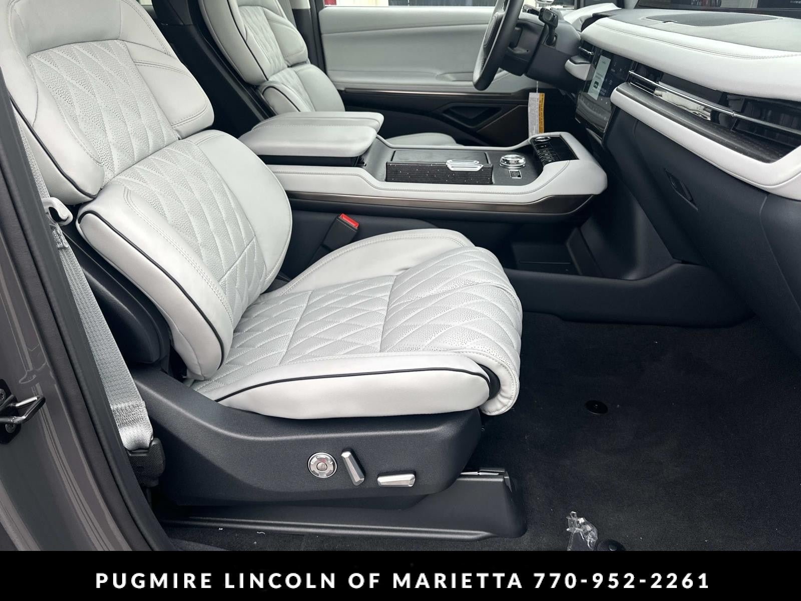New 2027 Lincoln Navigator L Black Label AWD/4WD image 13