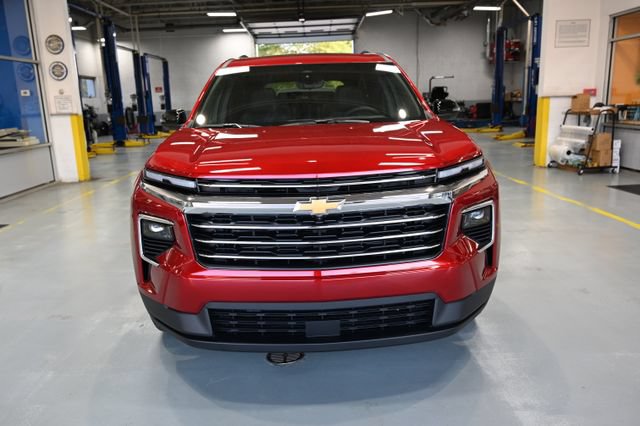 New 2027 Chevrolet Traverse LT w/ Sun and Wheel Package FWD image 2