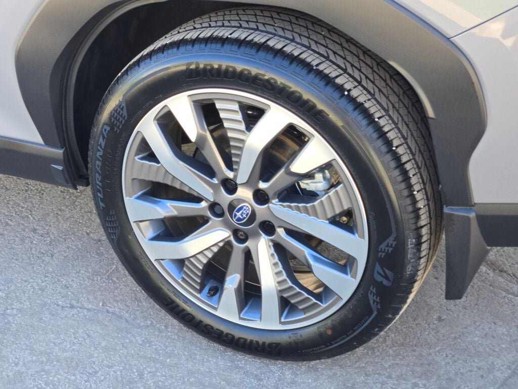 Certified 2025 Subaru Forester Touring AWD/4WD image 17
