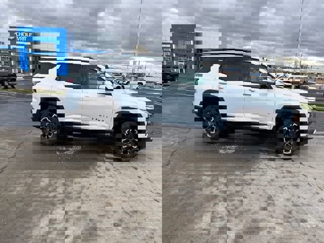 New 2026 Chevrolet Equinox ACTIV w/ Convenience Package III image 2