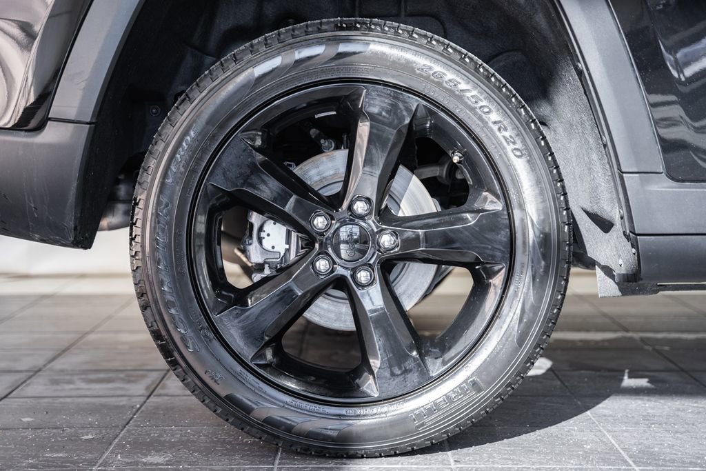 Certified 2023 Jeep Grand Cherokee Limited w/ Black Appearance Package image 19