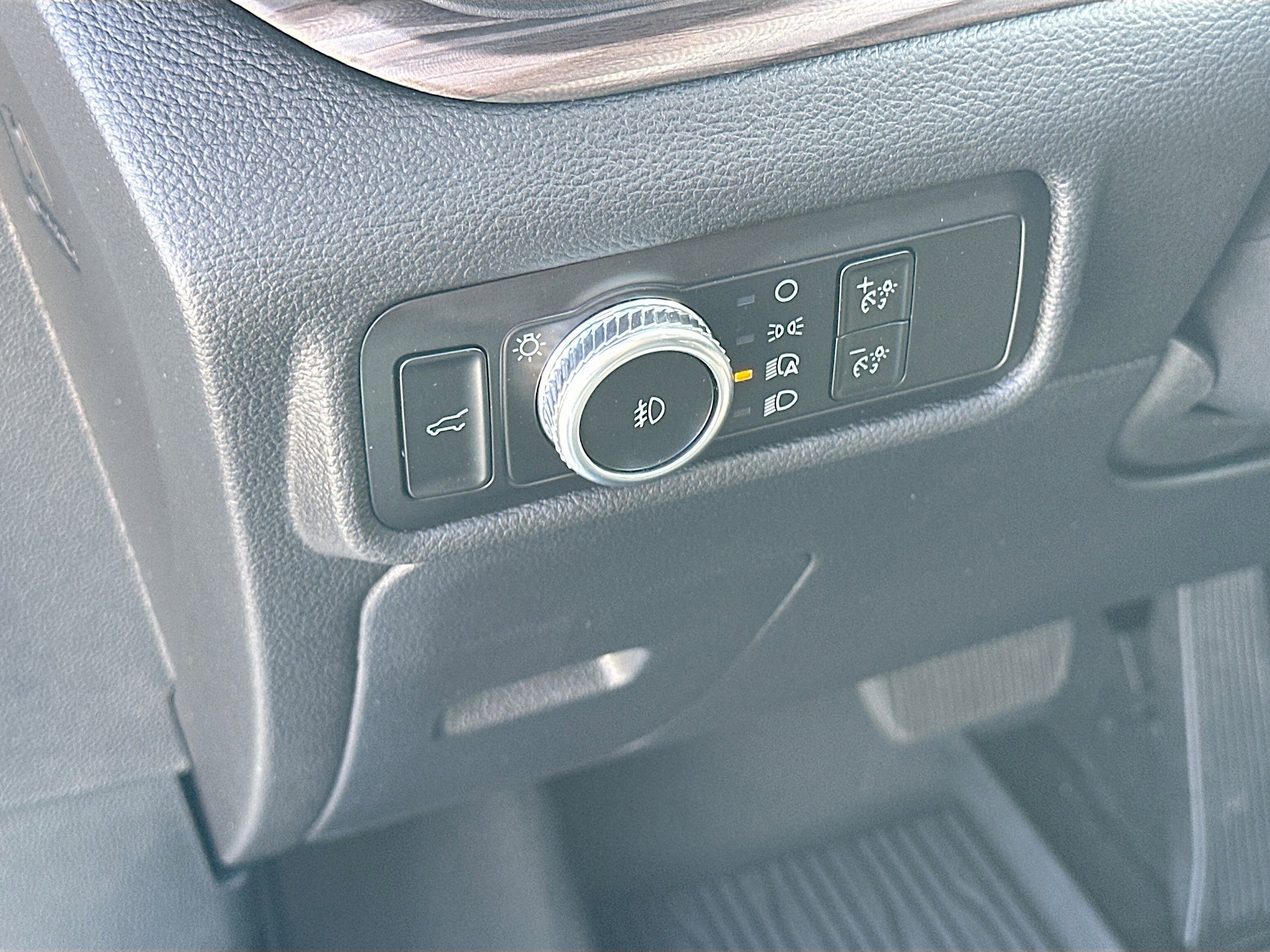 Certified 2022 Ford Explorer Limited w/ Limited Technology Package image 10