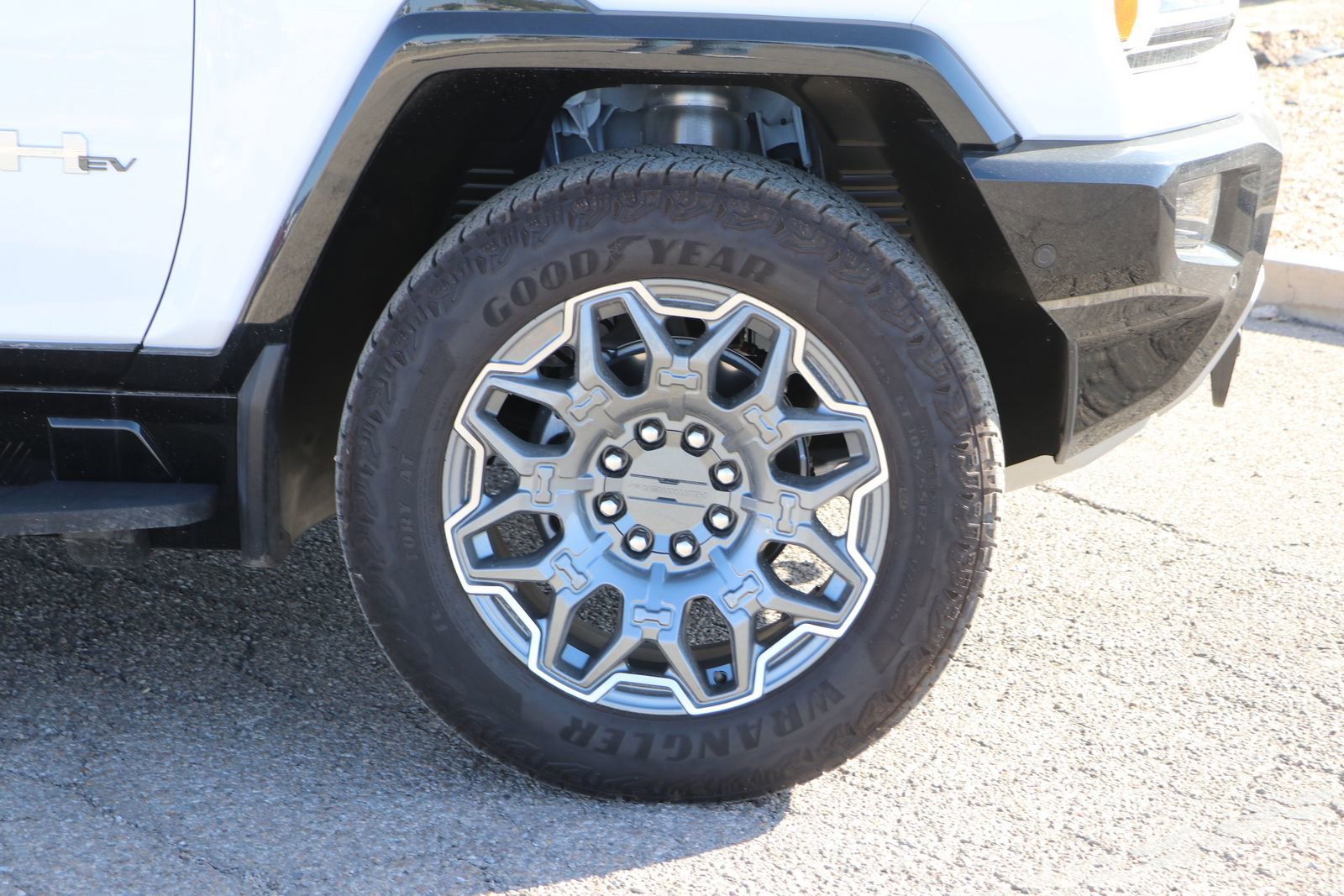 New 2025 GMC Hummer EV 3X w/ LPO, Cargo Utility Package image 9