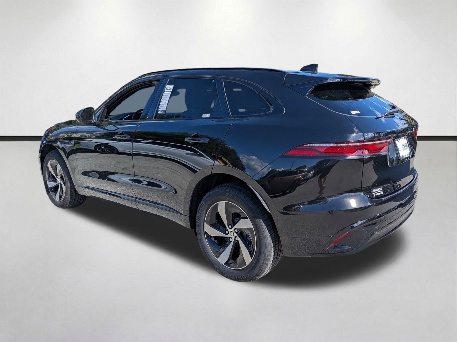 Used 2025 Jaguar F-PACE R-Dynamic S AWD/4WD image 6