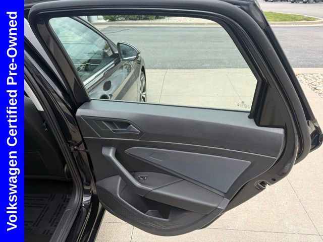 Used 2025 Volkswagen Jetta SEL FWD image 17