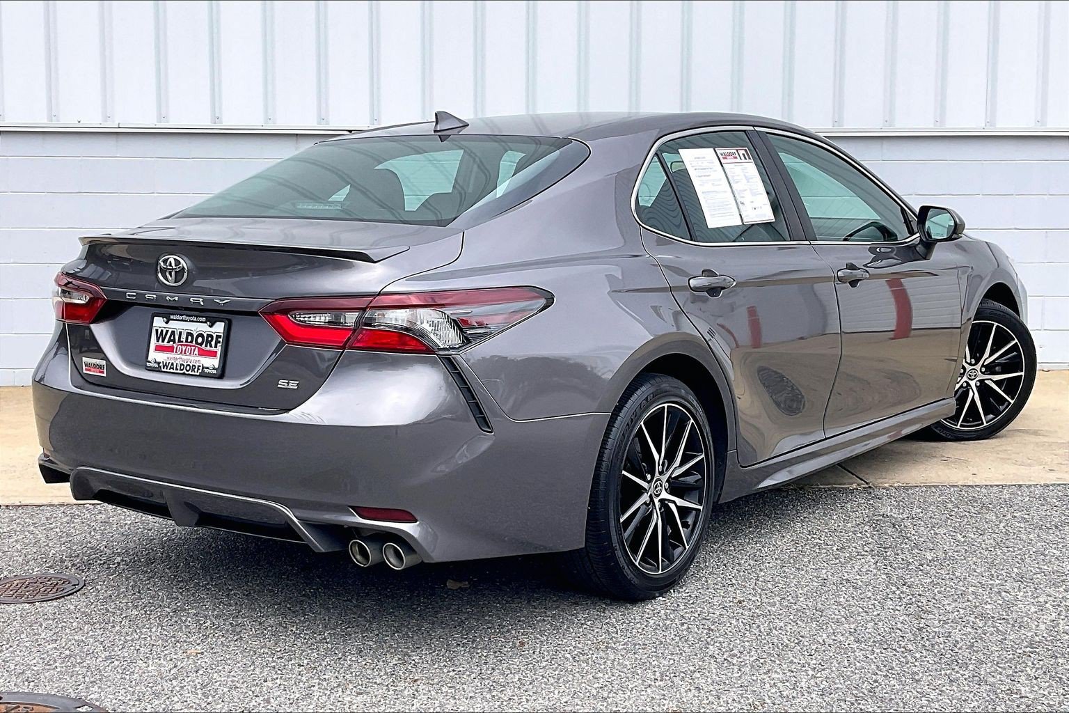 Used 2022 Toyota Camry SE FWD image 17